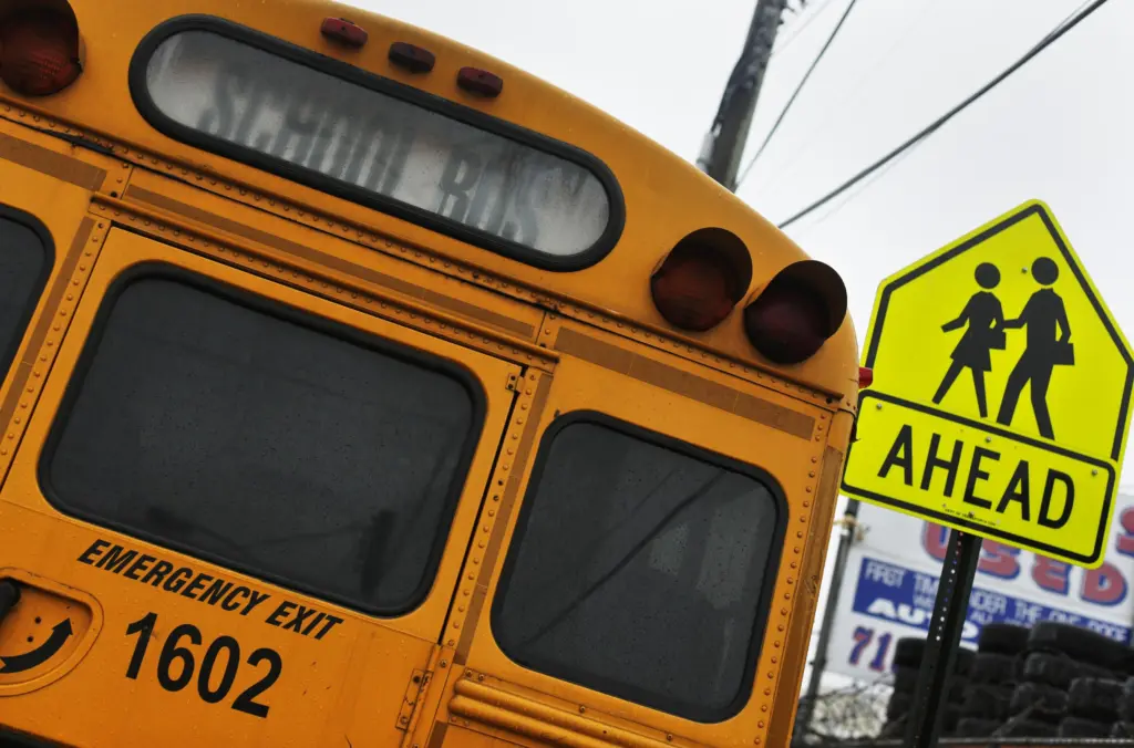 2013-01-16t000000z_551694009_gm1e91h00ri01_rtrmadp_3_usa-newyork-schoolbus1