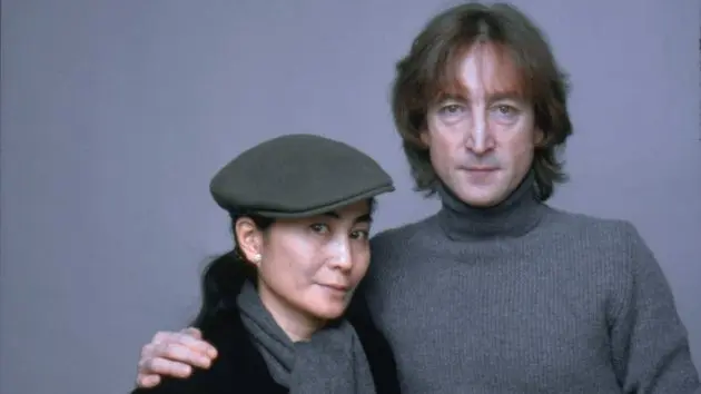 getty_johnlennonyokoono_050426850117