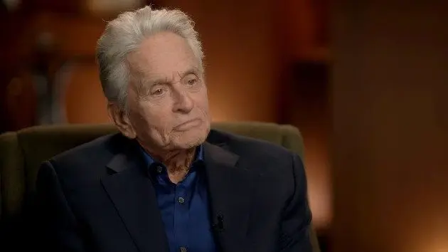 e_michaeldouglas_100526161220