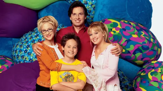 e_robertcarradinelizziemcguire_022426936589