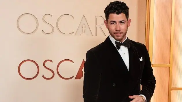 e_nickjonas_040326628850