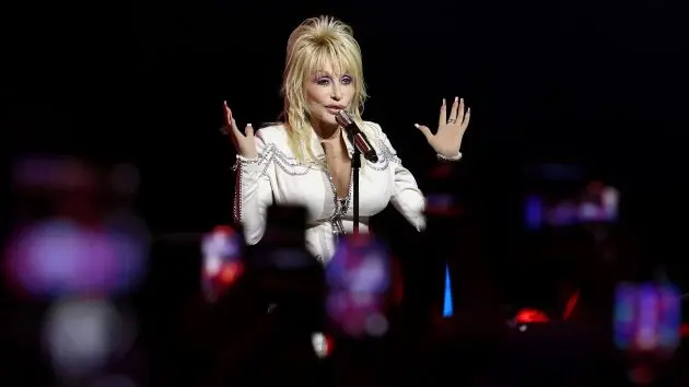 getty_dollyparton_050427552738