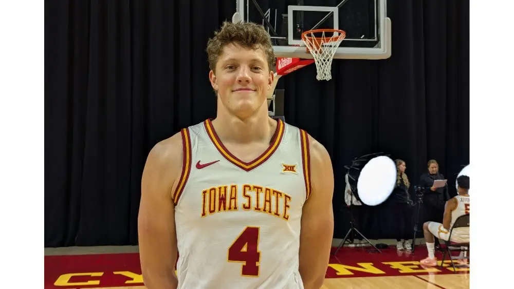 Pella Christian Alum Eric Mulder Signs to Play Professional Basketball Overseas