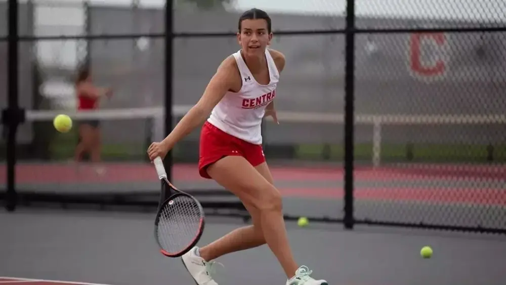 central-womens-tennis-emma-murphy