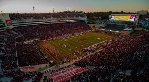 Razorback Stadium returning to natural grass | KTLO