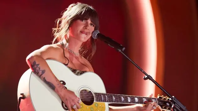 m_ellalangleybillboardwomeninmusic957987