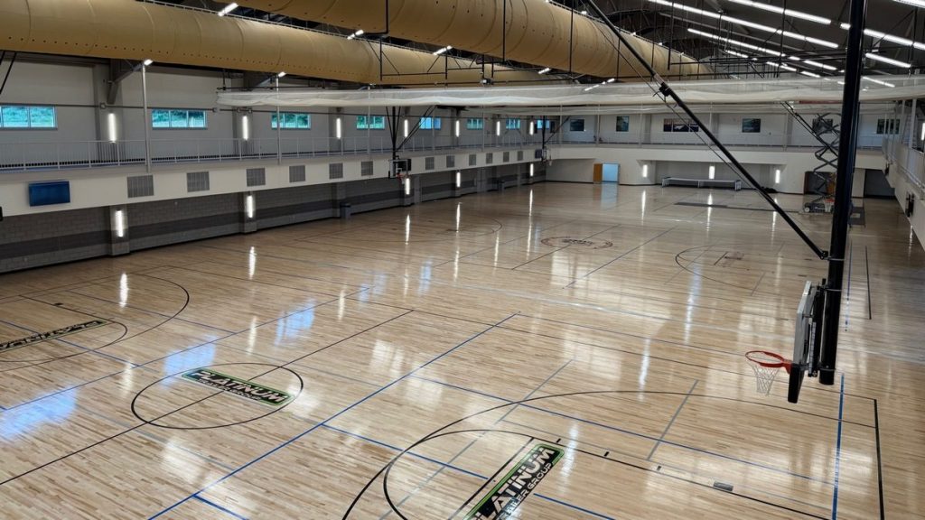 アリーナ　キャロラインウィングバーグ Indoor walking track, pickleball and basketball courts open at new