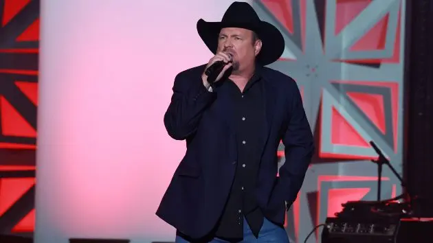 getty_garthbrooks_060226872263