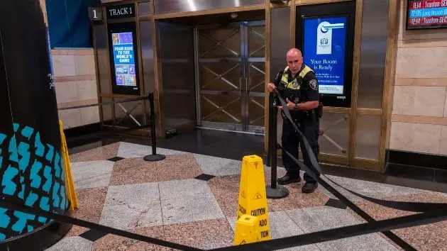 5 stabbed at New York City's Penn Station, suspect in custody: Sources ...