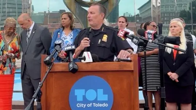 Police searching for 2 suspects in Ohio festival shooting | KTLO