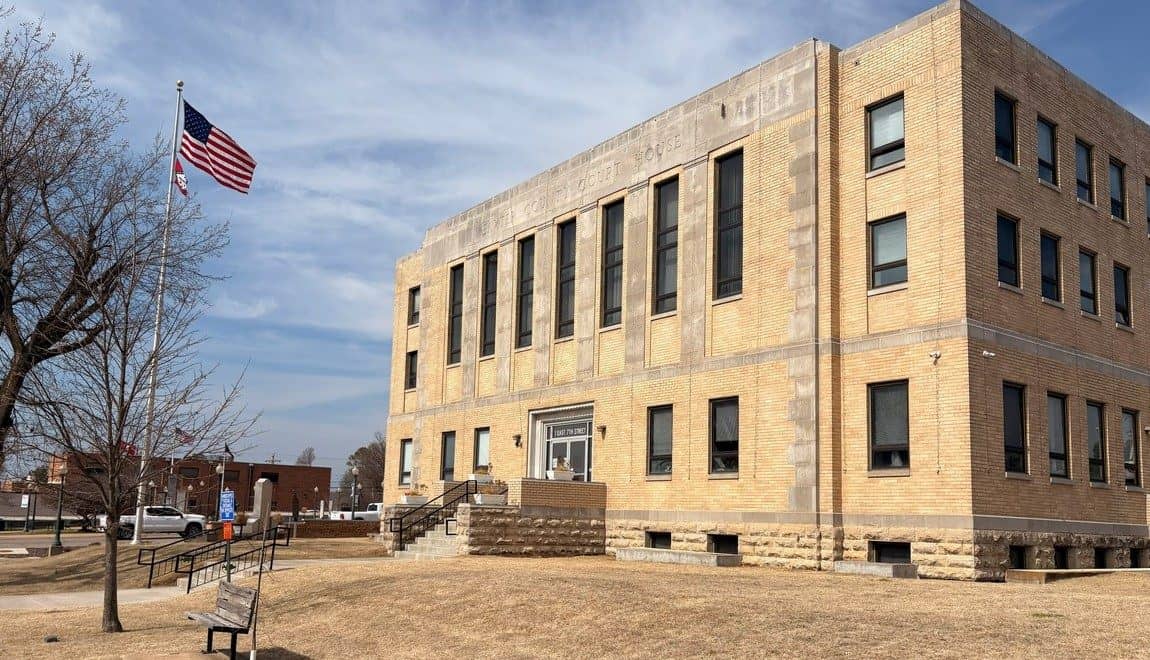 baxtercountycourthousefront-2