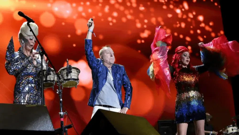 b52s-on-stage-in-concert