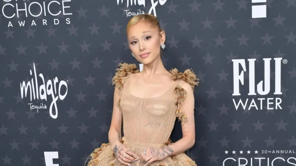 Ariana Grande at the Critics Choice Awards 2025. SANTA MONICA^ USA. February 07^ 2025