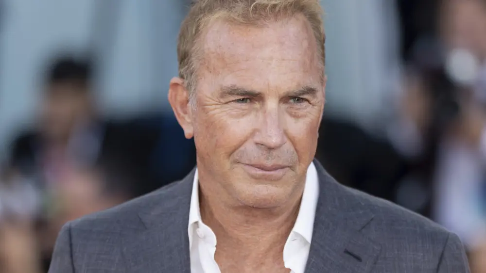 italy-venice-film-festival-awards-ceremony-red-carpet