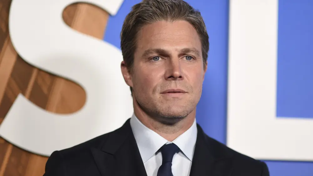stephen-amell-2