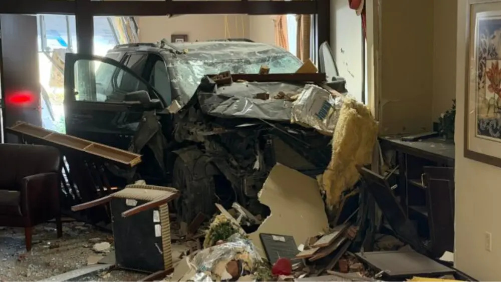 russell-co-woman-drives-thru-bank-3
