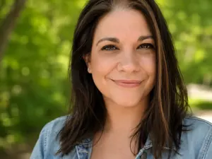 dayna-headshot