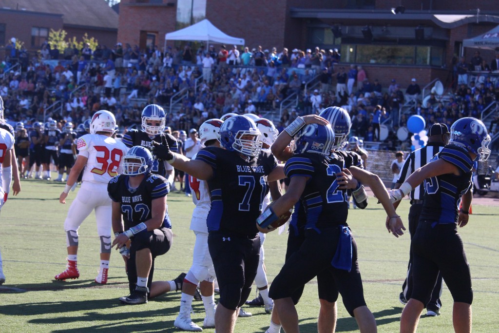 Darien escaped with a hard fought 42-35 win (Evan Triantafilidis Photo)