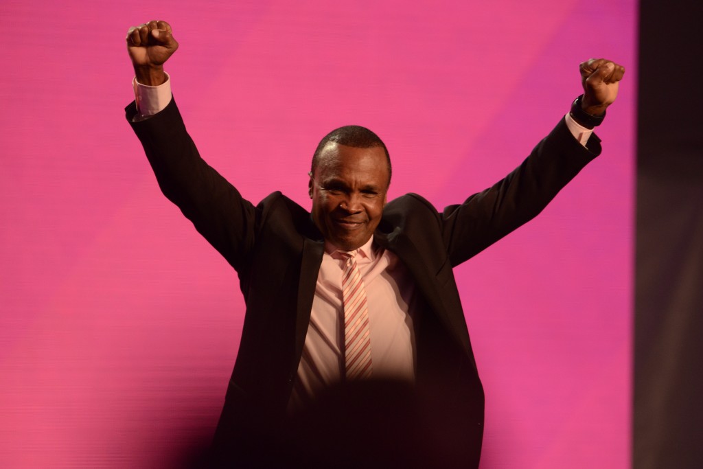 Sugar Ray Leonard celebrates at the Multiple Myeloma Foundation Gala. Photo by John Robben.