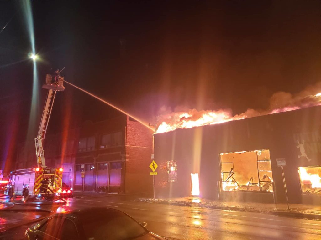 Apartment building fire spreads, destroys Chicago brewery - Vimarsana News