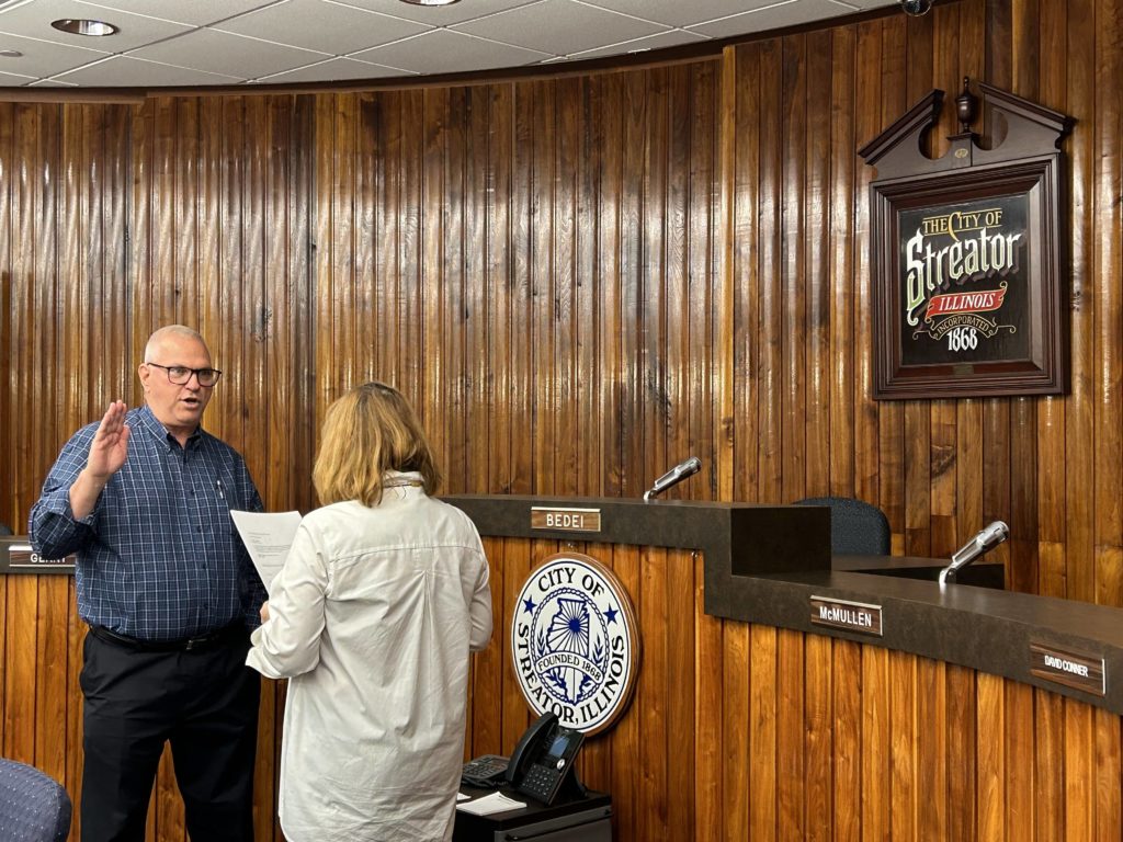 David Conner, new Streator councilman swears in - Vimarsana News