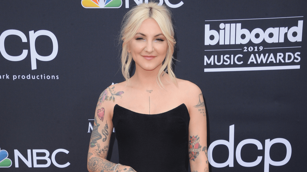 Julia Michaels announces her debut album 'Not In Chronological Order' - Vimarsana News
