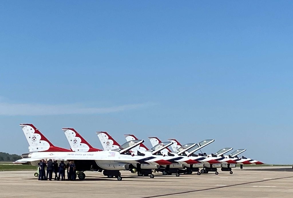 Thousands enjoy watching the Sound of Speed Airshow; a few enjoy the ride - Vimarsana News