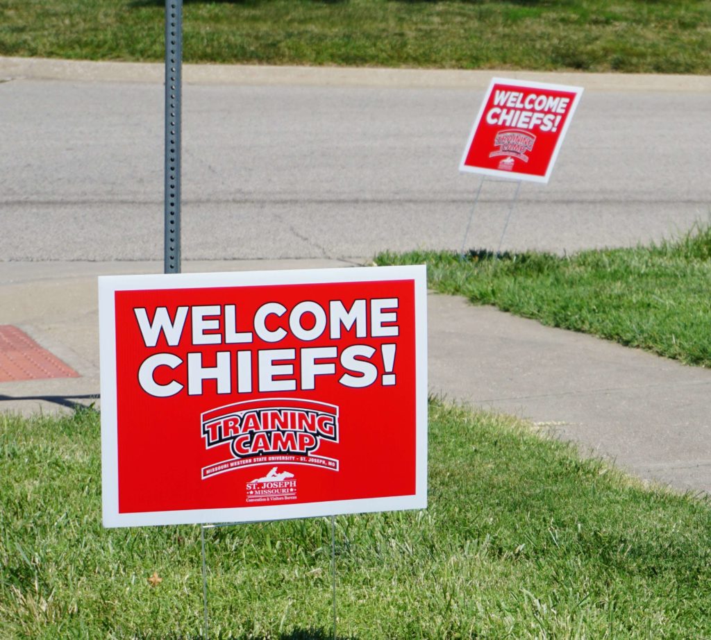 Welcome Chiefs! signs handed out in St. Joseph Wednesday as training camp nears - Vimarsana News