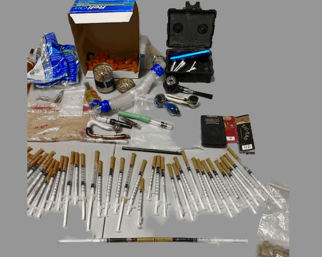Sheriff: 4 arrested, children in protective custody after drug bust - Vimarsana News