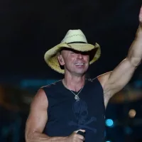 Kenny Chesney performs onstage at the Runaway Country Music Fest at Osceola Heritage Park on March 19^ 2016 in Kissimmee^ Florida.