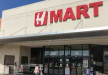 H Mart supermarket entrance. An American supermarket chain^ specializes in providing Asian foods^ operated by the Hanahreum Group^ Lyndhurst^ NJ CARROLLTON^ TX^ US-JUL 1^ 2018