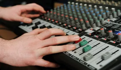 closeup-audio-mixer-with-buttons