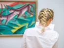 hamburg-germany-9-july-2017-hamburg-kunsthalle-art-museum-jung-woman-read-exhibition-information-about-painting