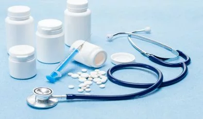 medical-supplies-with-spilled-pills