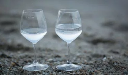 two-glasses-of-water-on-the-beach