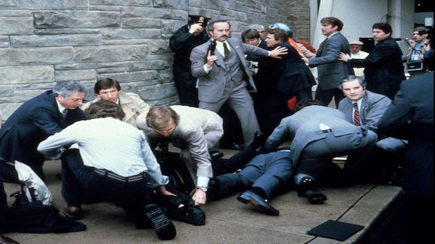 What the surgeon who pulled John Hinckley's bullet out of Ronald Reagan's chest remembers - Vimarsana News
