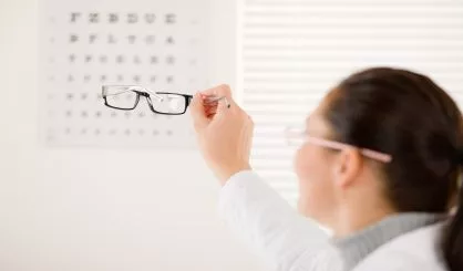 optician-doctor-woman-with-glasses-and-eye-chart