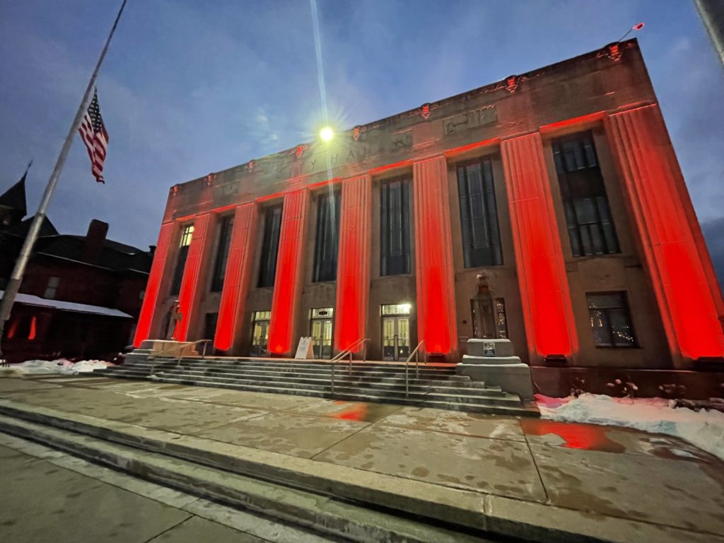 State landmarks "Go Red" for heart health Friday | News/Talk/Sports 94.9 WSJM - Vimarsana News