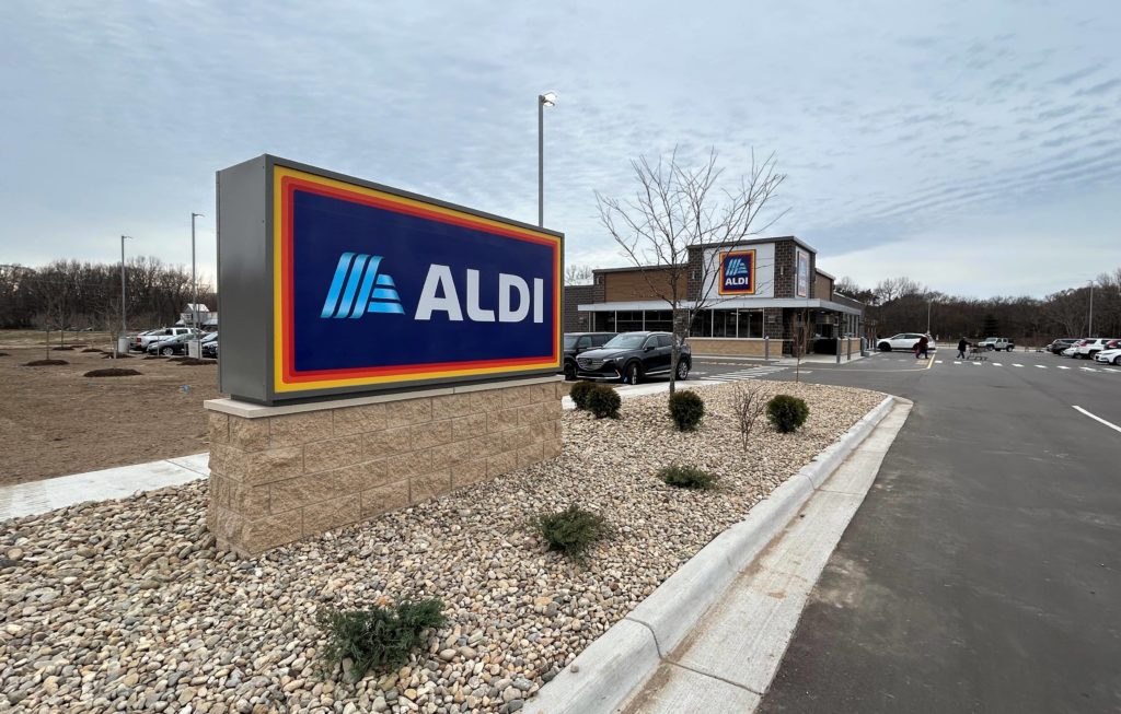 VIDEO Lincoln Township ALDI is open, take a look inside News/Talk/Sports 94.9 WSJM