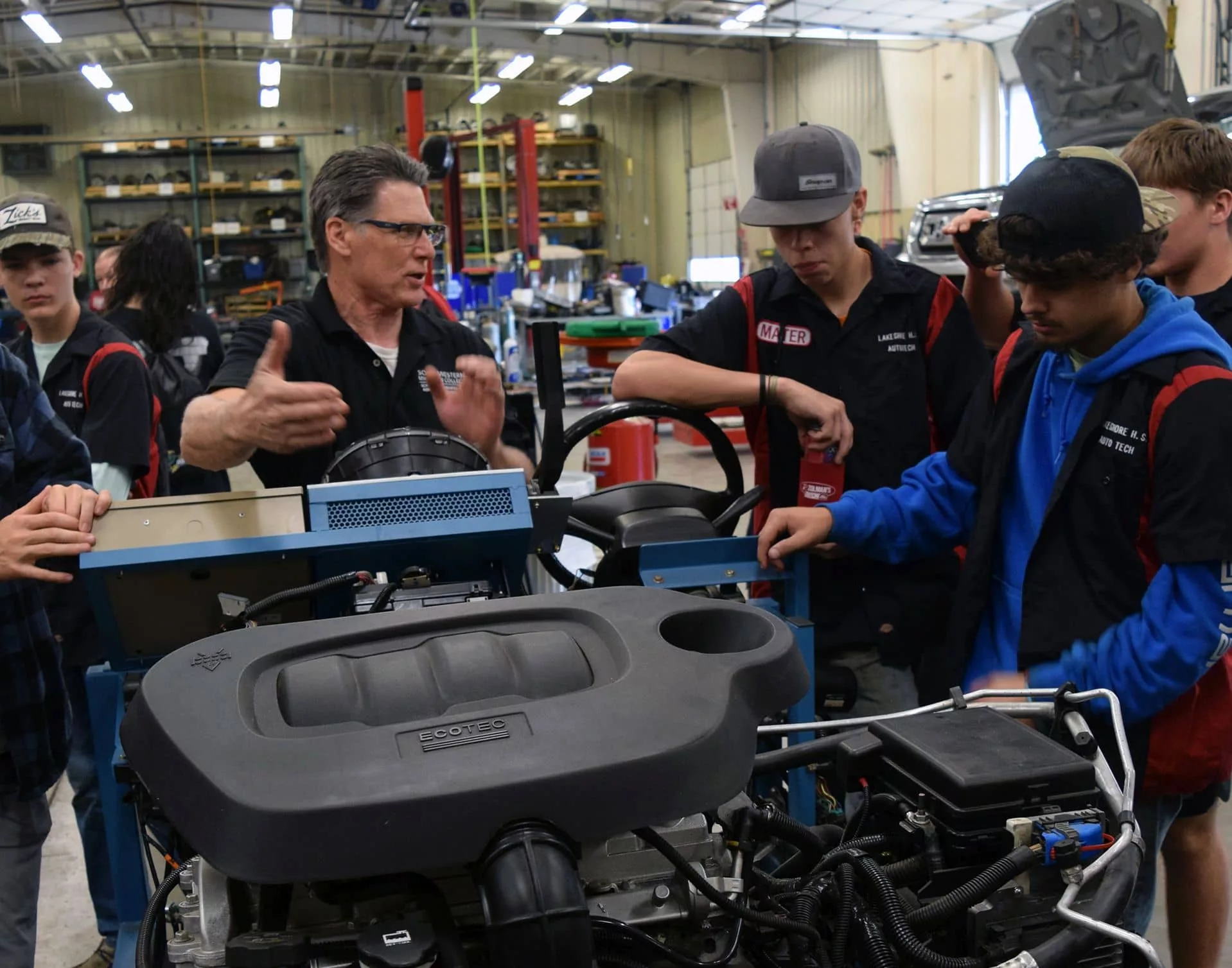 professor-jeff-robson-demonstrates-the-engine-simulator