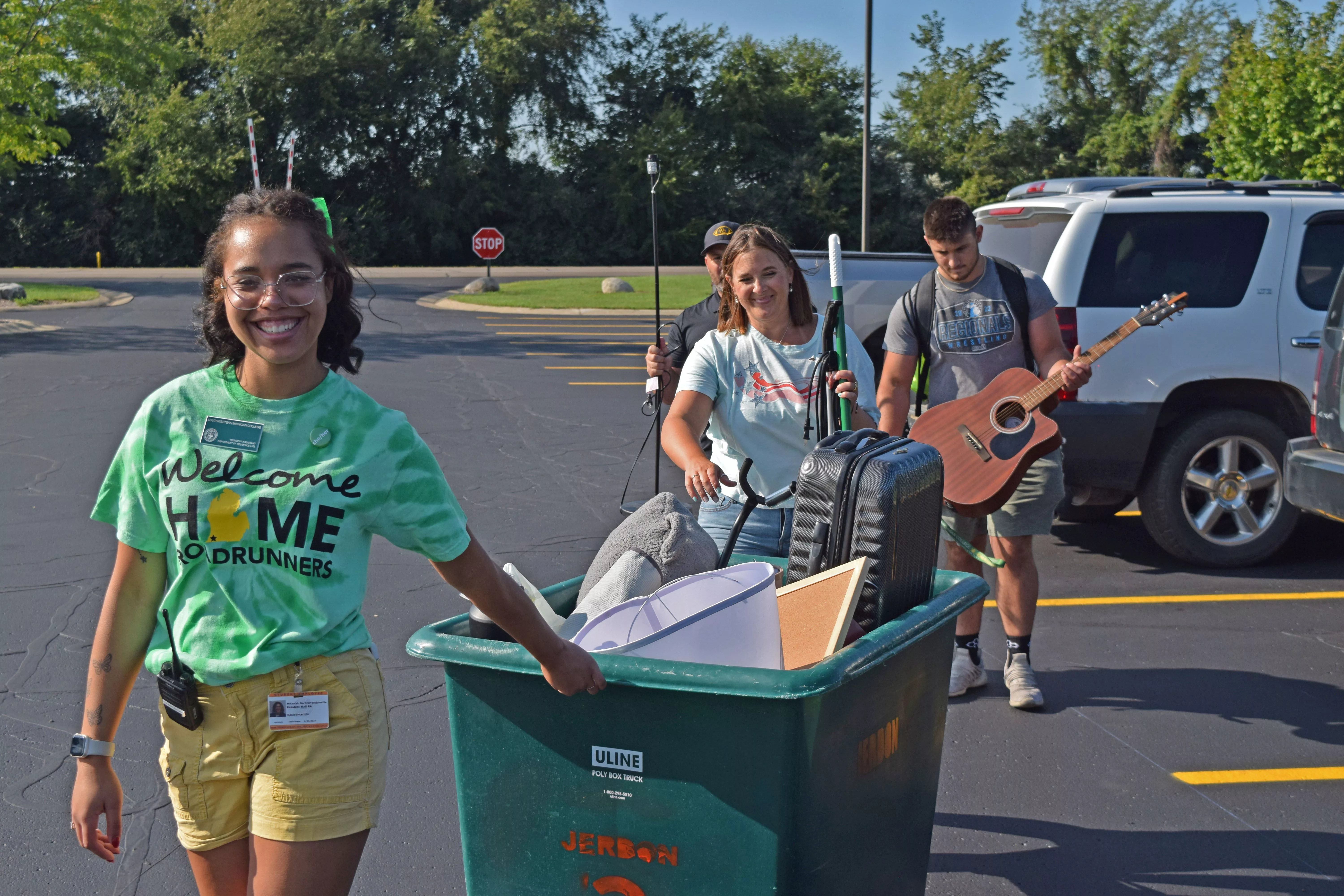 mikaylah-gardner-moves-in-students-during-welcome-week