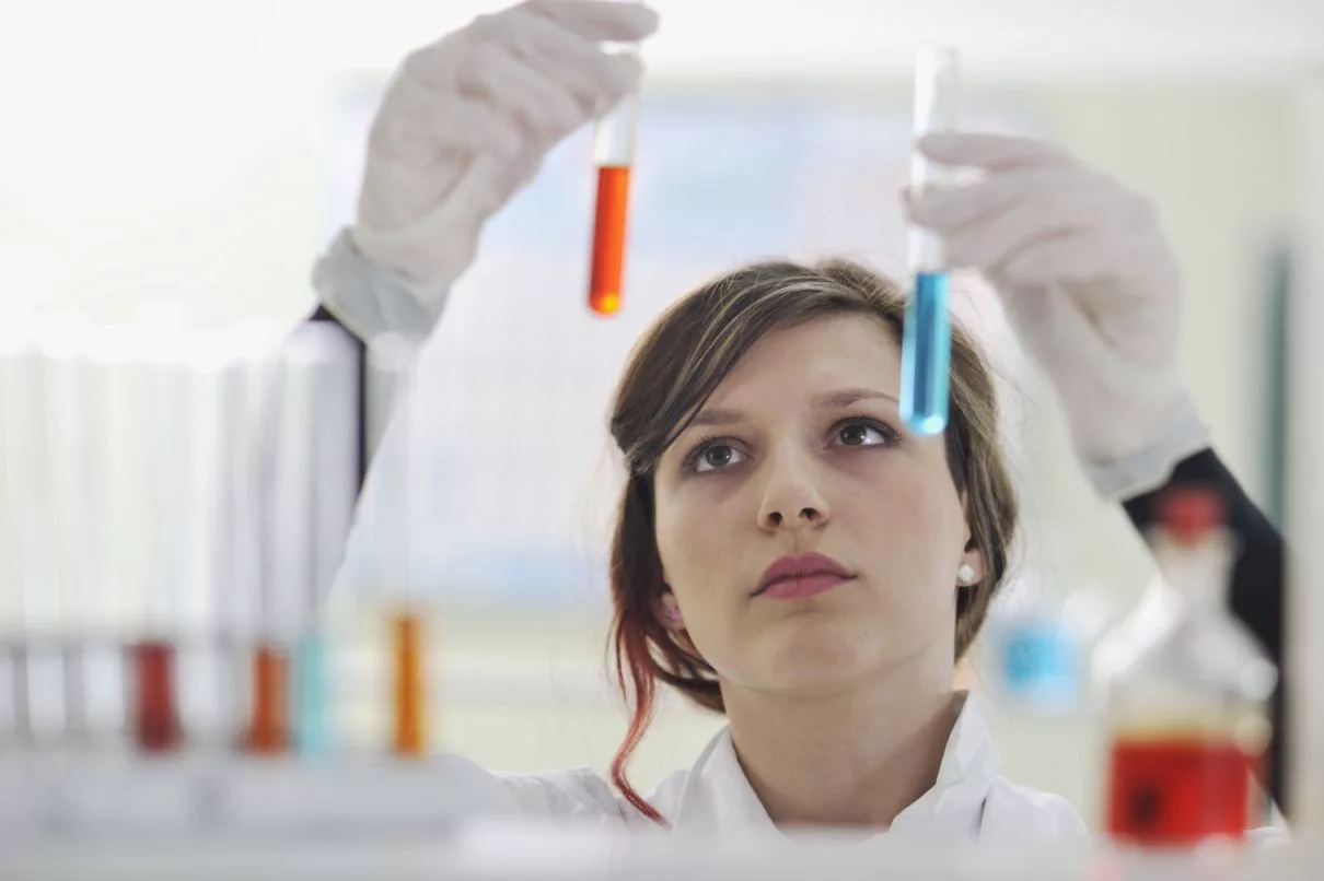 young-woman-in-lab
