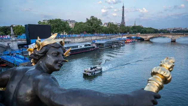 getty_73024_parisseine338786