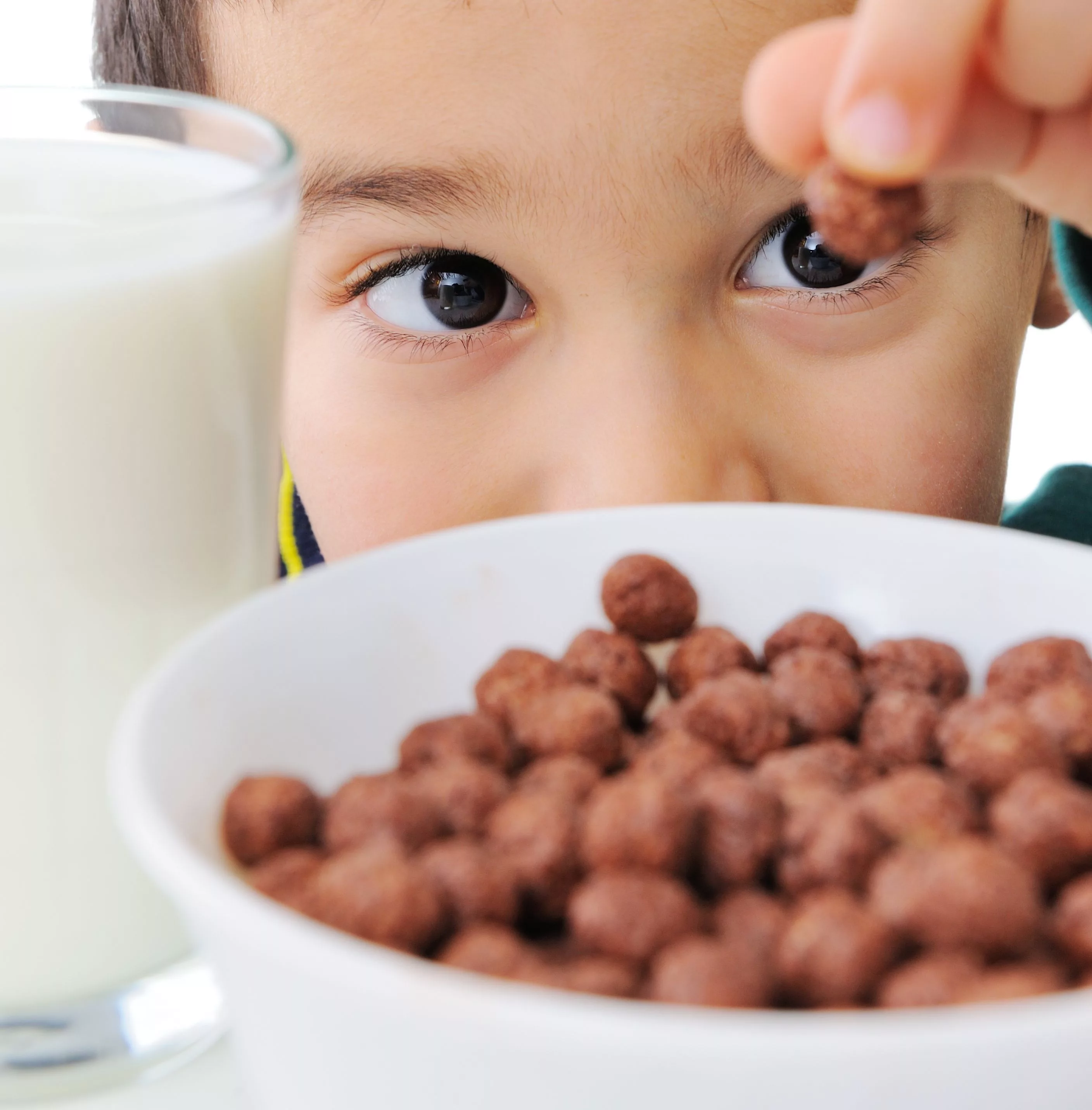 portrait-of-a-nice-boy-with-cereals-and-milk