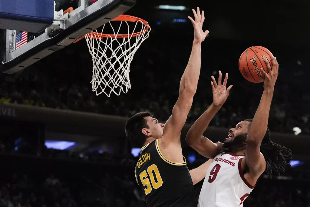 arkansas-michigan-basketball