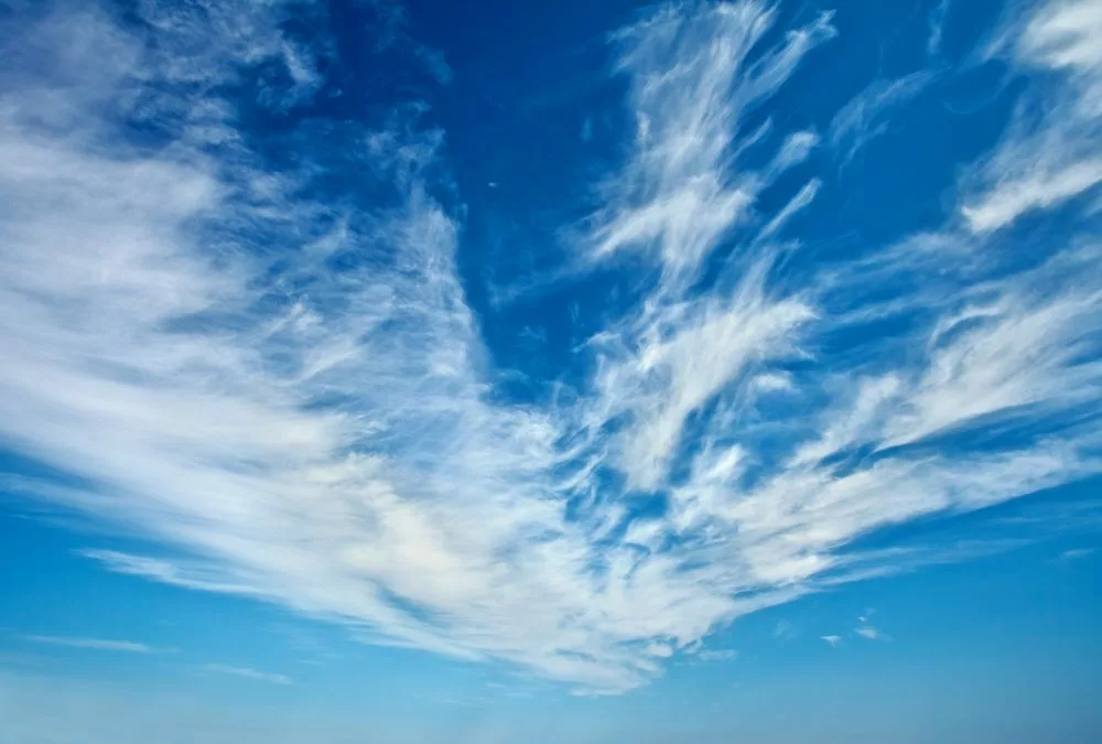 blue-sky-with-feather-clouds