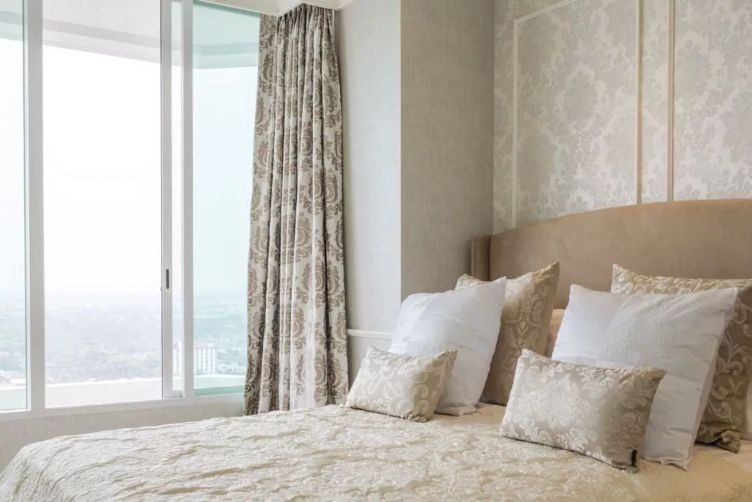 luxury-elegance-bedroom-close-up-with-pillow-2
