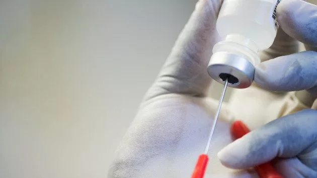 gettyrf_82522_vaccinevialplain612894