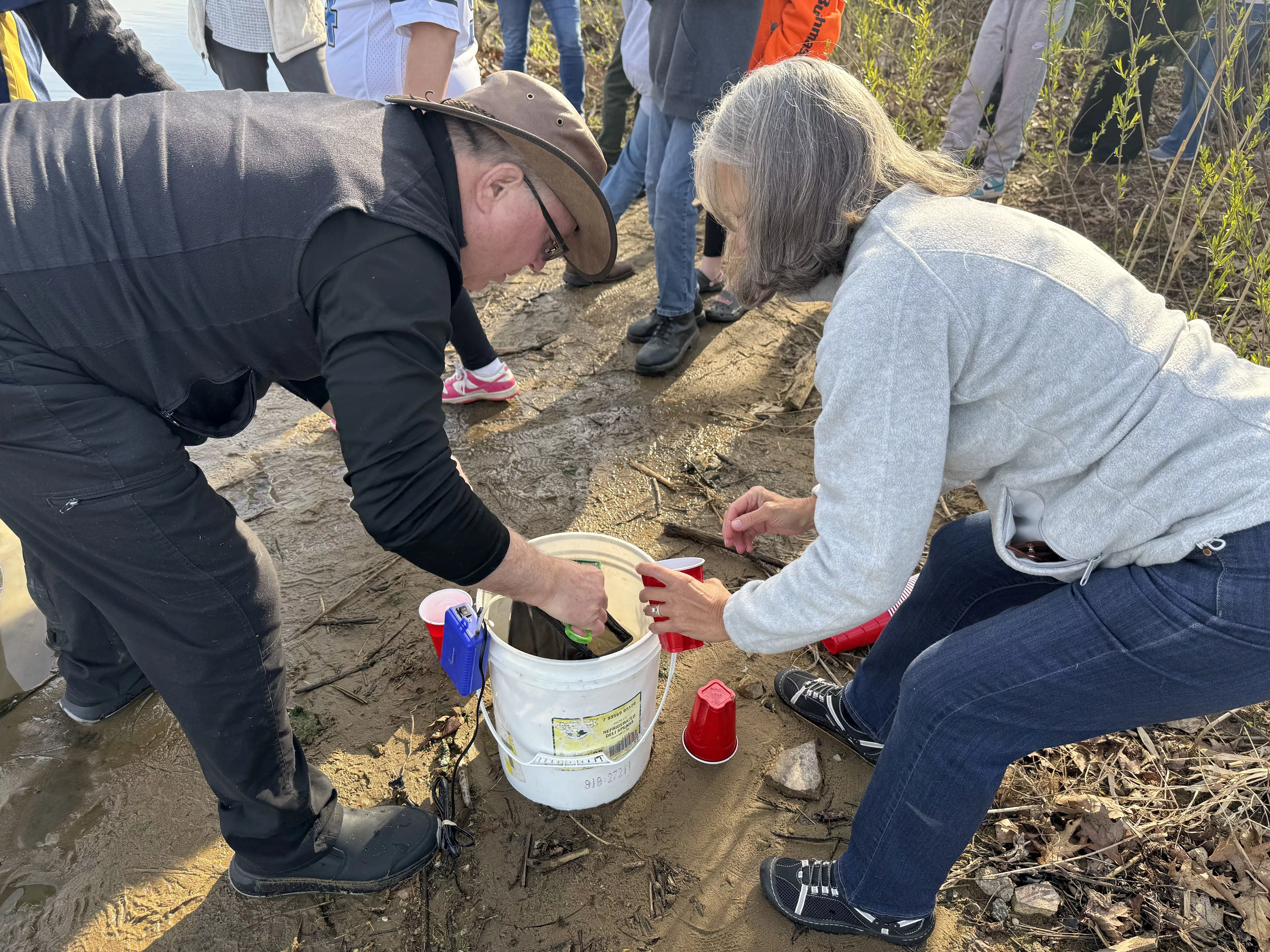 250507fishplanting0008