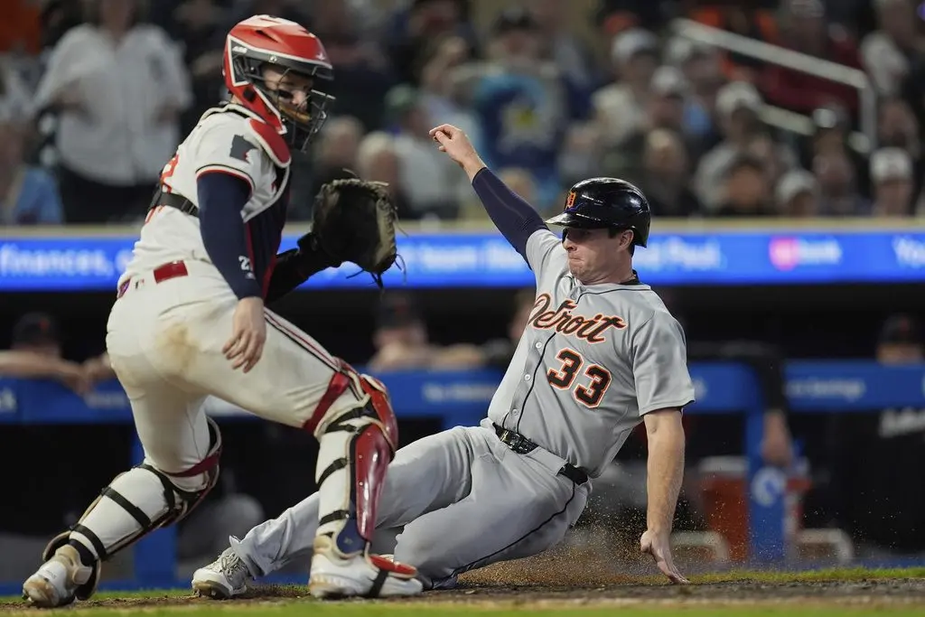 tigers-twins-baseball-3